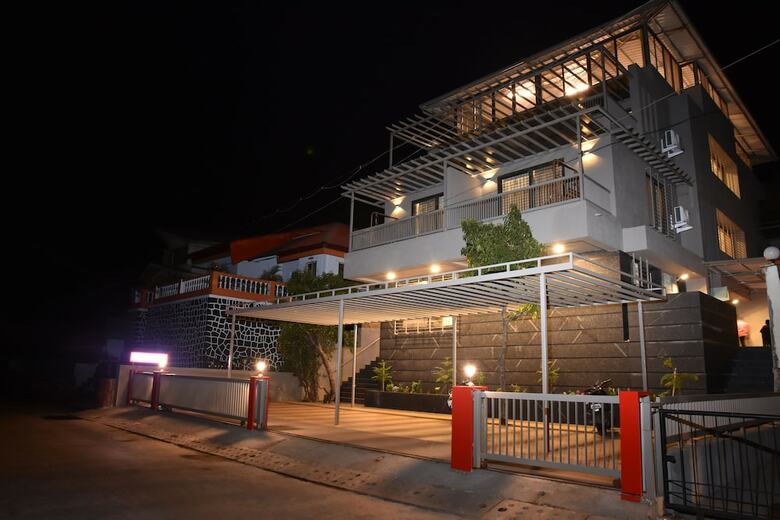Hotel The Canopy