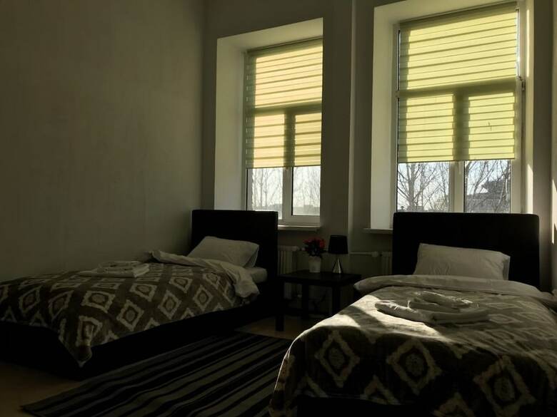Hotel Avers House