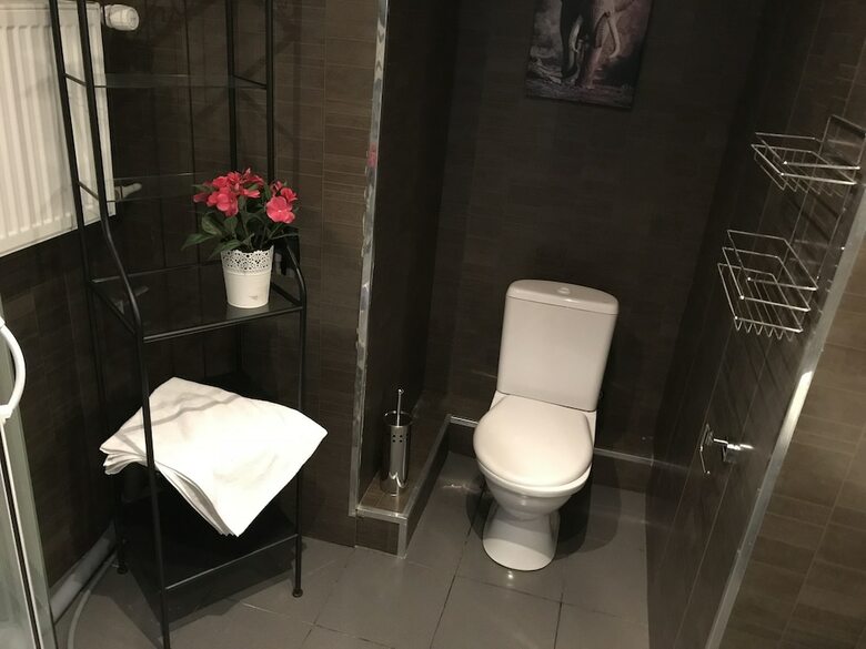 Hotel Avers House