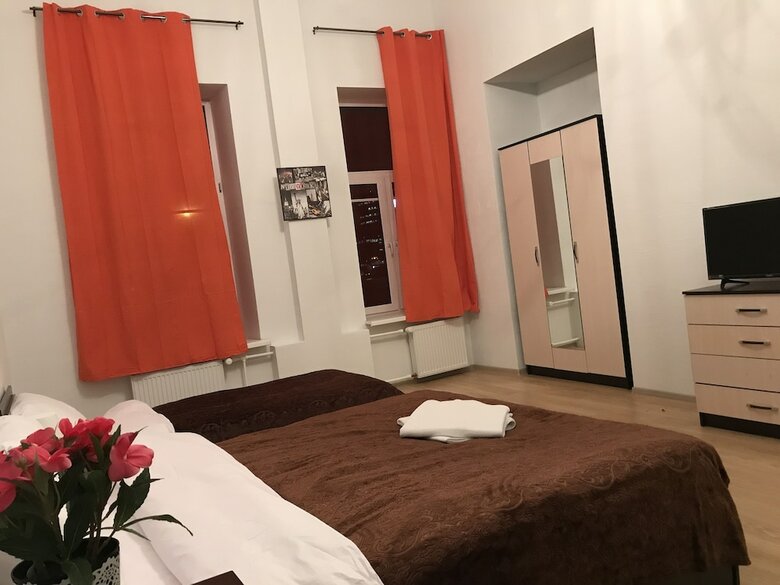 Hotel Avers House