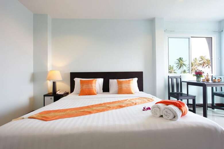 Hotel Raya Rawai Place