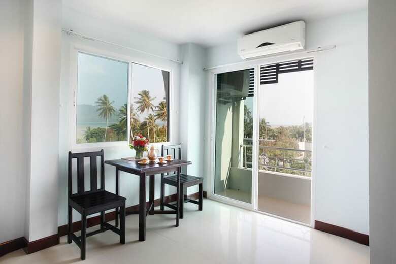 Hotel Raya Rawai Place
