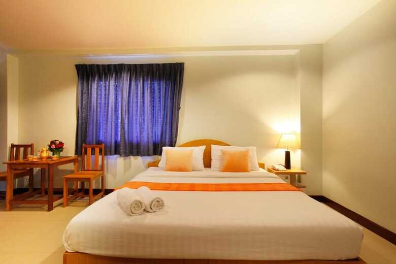 Hotel Raya Rawai Place
