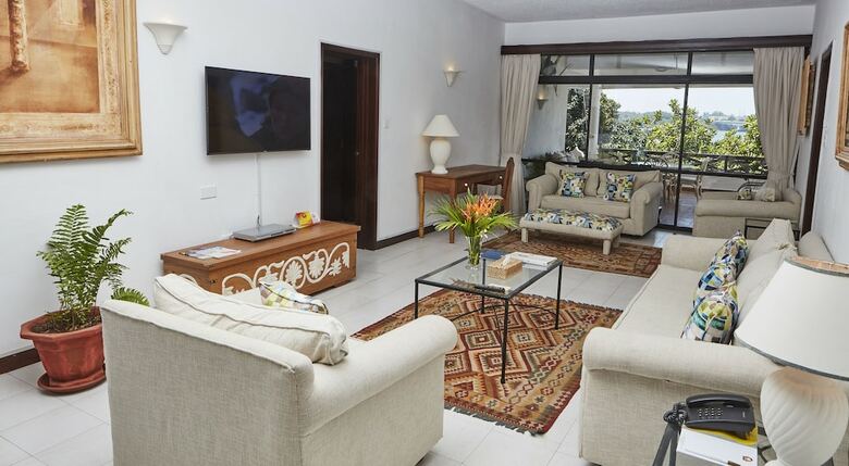 Aparthotel Tamarind Village Apartments