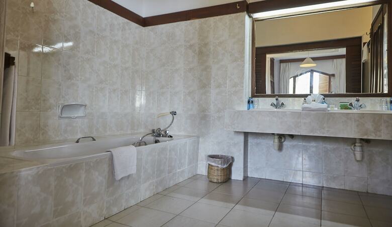 Aparthotel Tamarind Village Apartments