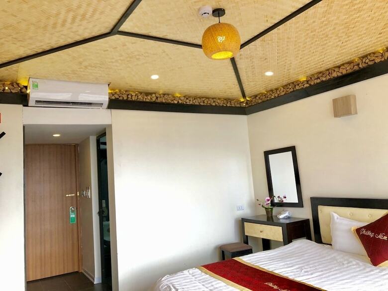 Phuong Nam Mountain View Hotel