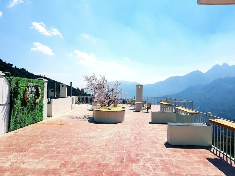 Phuong Nam Mountain View Hotel