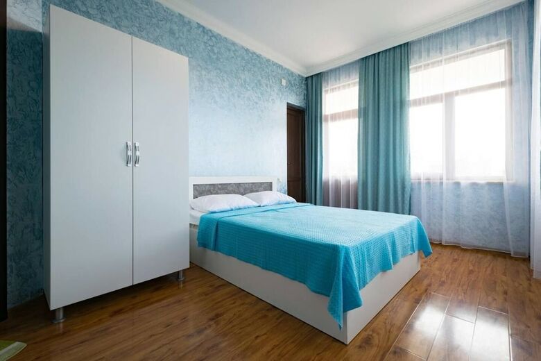 Sunny Hotel