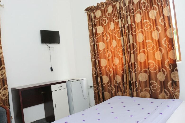 Phisbond Hotels