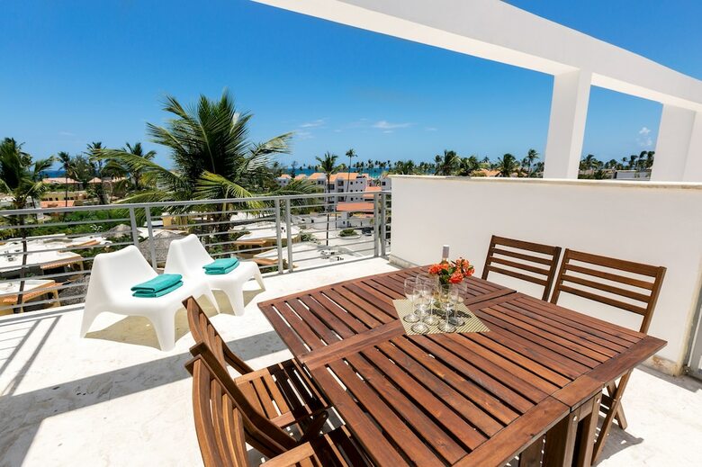 Hotel Ducassi Suites Rooftop Pool Beach Club & Spa