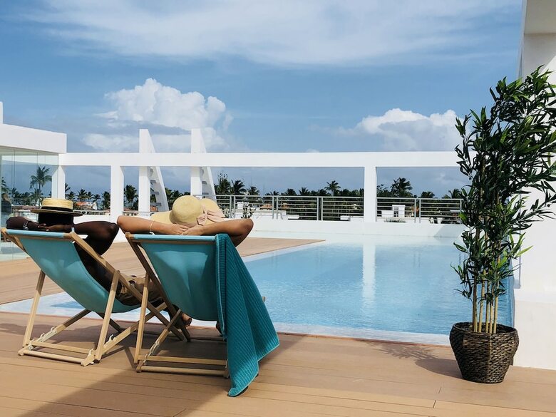 Hotel Ducassi Suites Rooftop Pool Beach Club & Spa