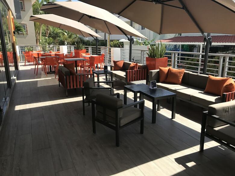 Hotel Ducassi Suites Rooftop Pool Beach Club & Spa