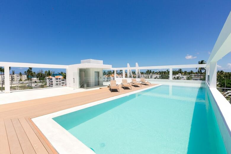 Hotel Ducassi Suites Rooftop Pool Beach Club & Spa