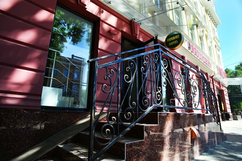 Voyage Hotel