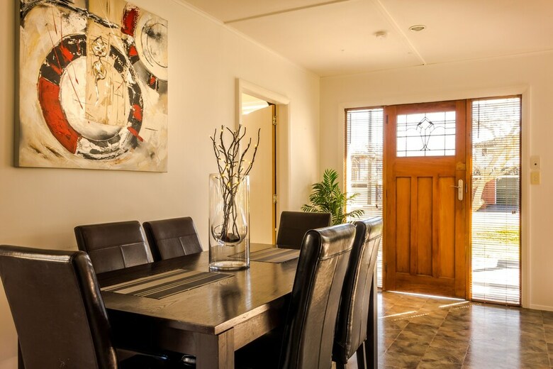 3 & 4 Bedroom Houses In Seaview Crescent