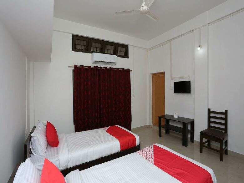 Hotel Oyo 10912 Nirman Residency