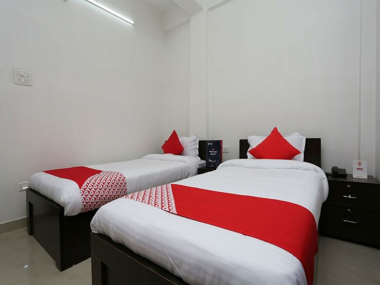 Hotel Oyo 10912 Nirman Residency