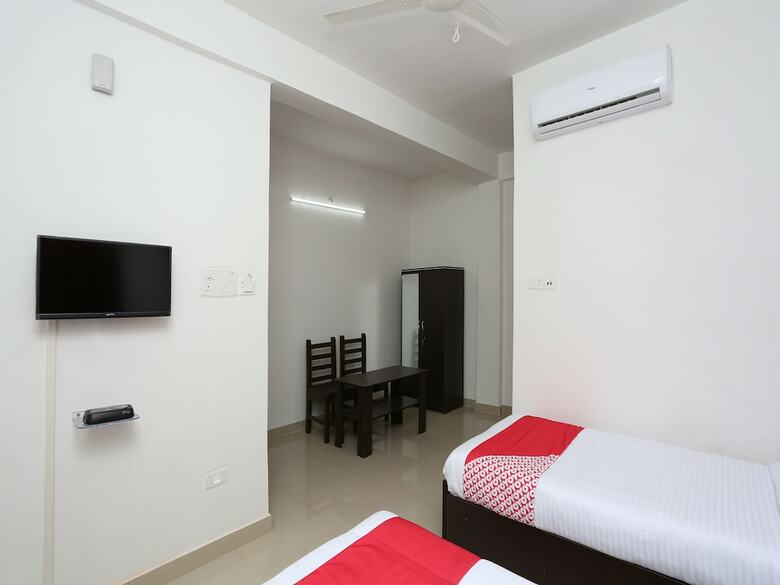 Hotel Oyo 10912 Nirman Residency
