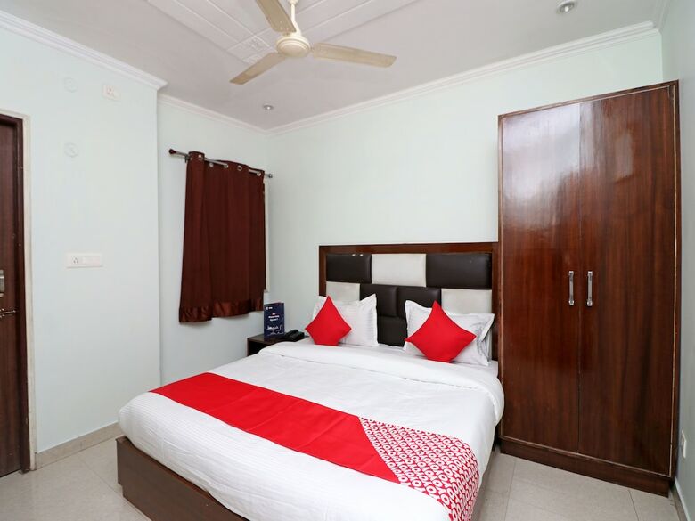 Hotel Oyo 12062 Paras Guest House