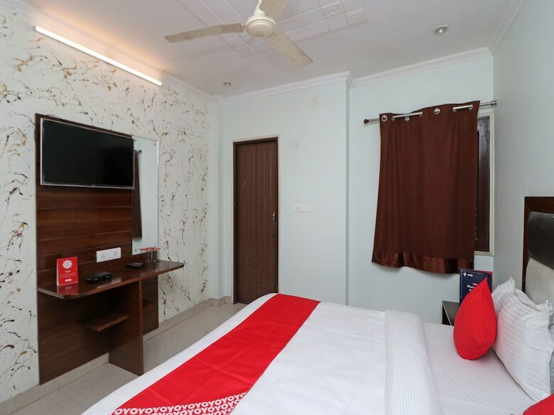 Hotel Oyo 12062 Paras Guest House