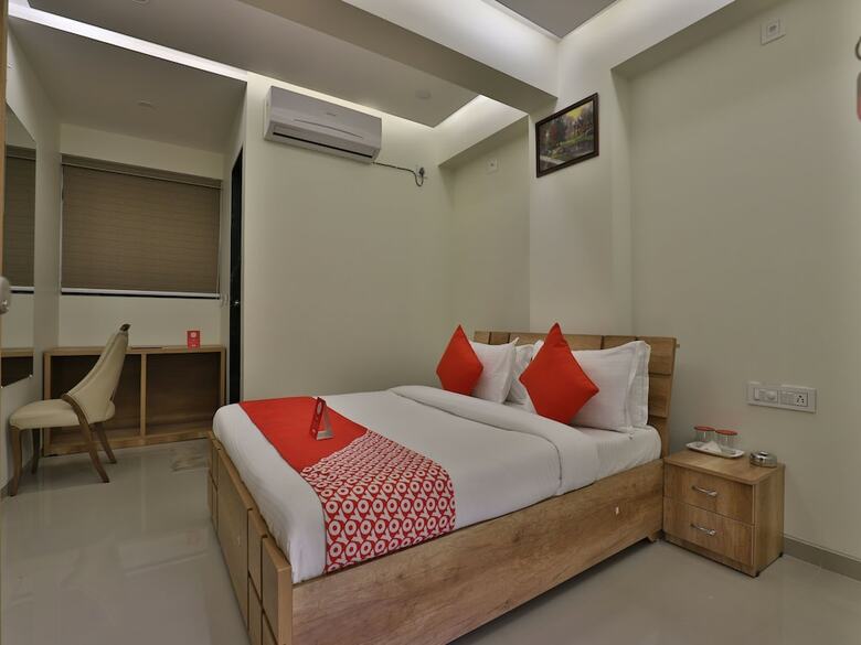 Oyo 12462 Hotel Shiv Inn