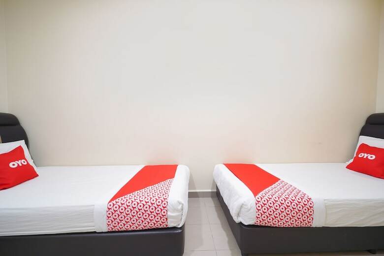 Oyo 89762 Cmn Hotel