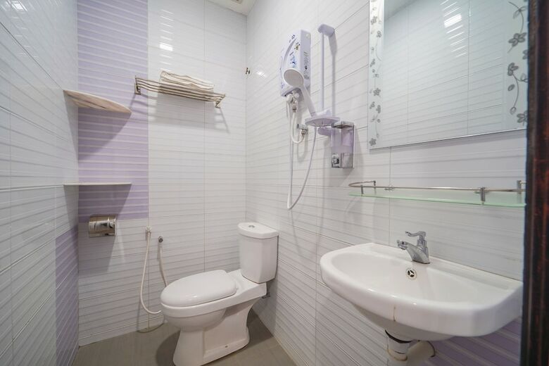 Oyo 89762 Cmn Hotel