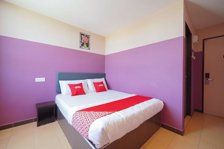 Oyo 89762 Cmn Hotel
