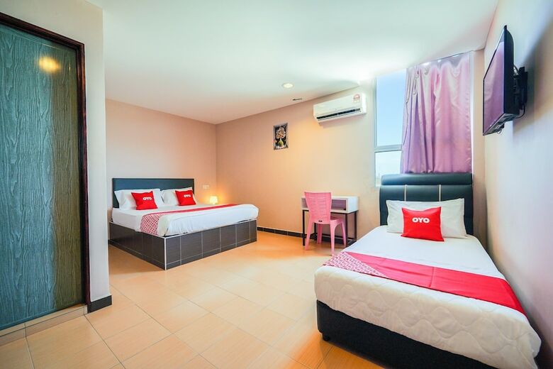 Oyo 89762 Cmn Hotel
