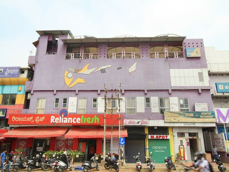 Oyo 11883 Hotel Purple Inn