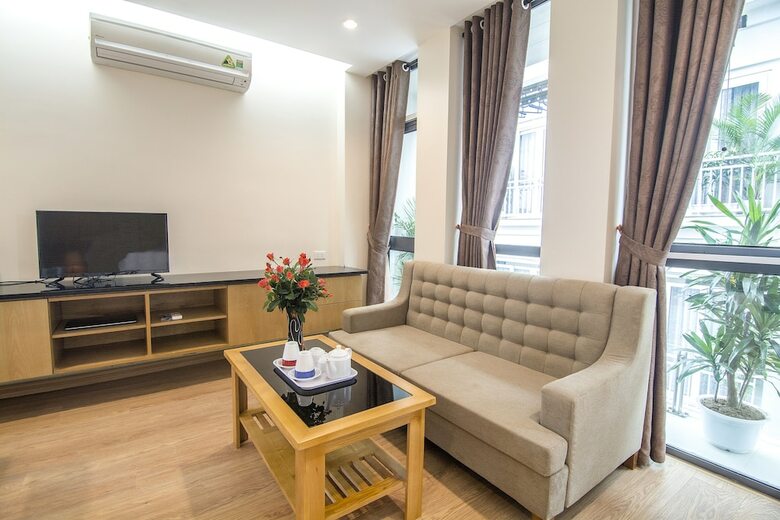 Canary Hotel & Apartment