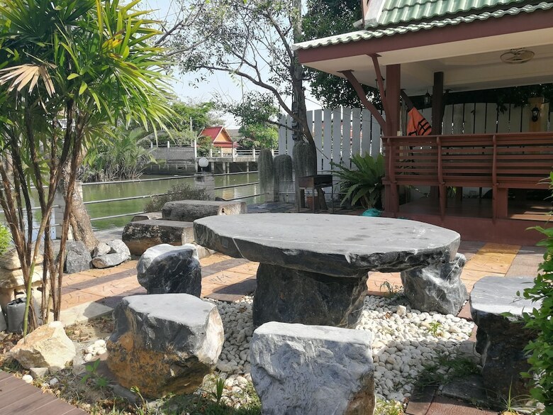 Hotel Kumkhumsriwangchai Amphawa