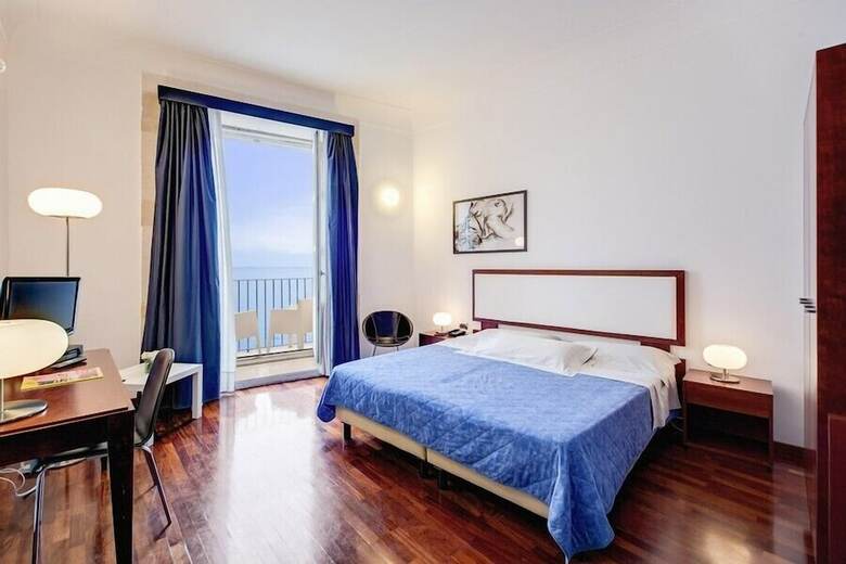 Royal Maniace Hotel