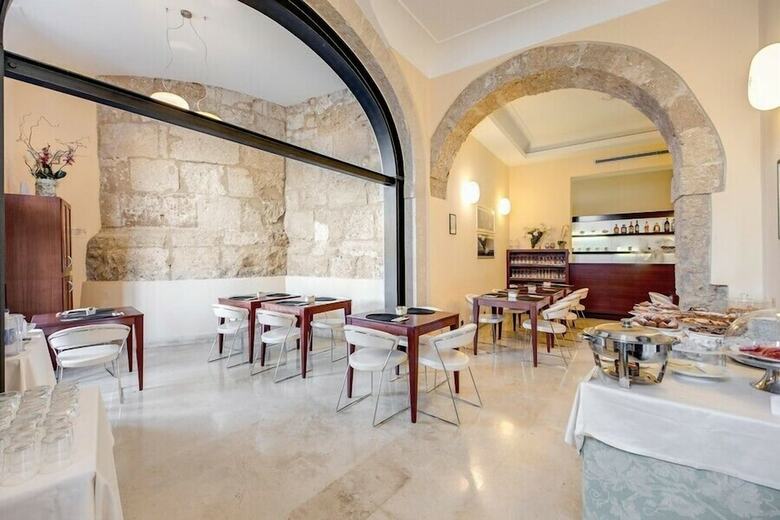 Royal Maniace Hotel