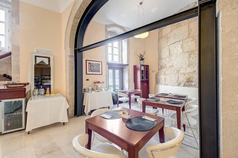 Royal Maniace Hotel