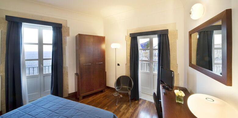 Royal Maniace Hotel