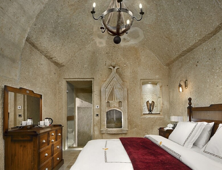 Seraphim Cave Hotel