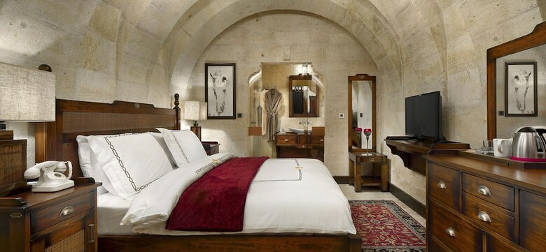 Seraphim Cave Hotel
