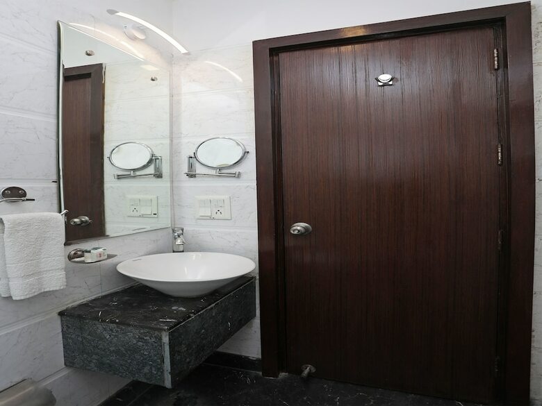 Hotel Oyo 12219 Tryfenna