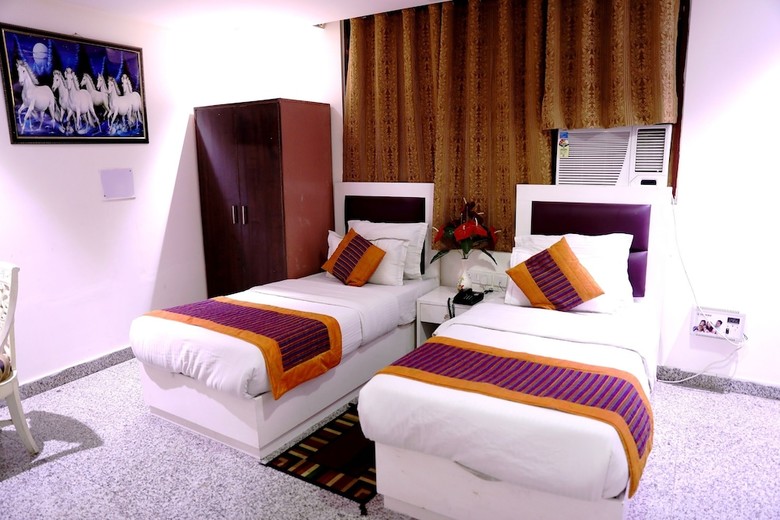 Hotel The Paramont, Delhi