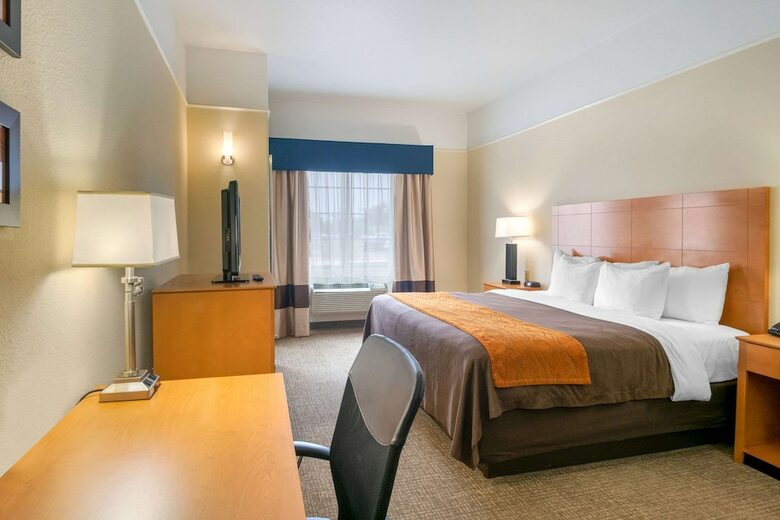 Hotel Comfort Inn And Suites