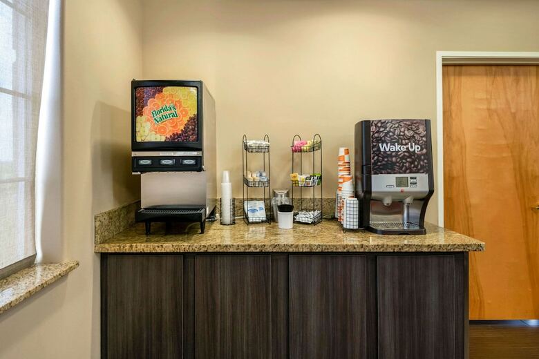 Hotel Comfort Inn And Suites