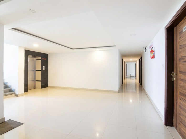 Hotel Oyo 11927 Varcity Imperium