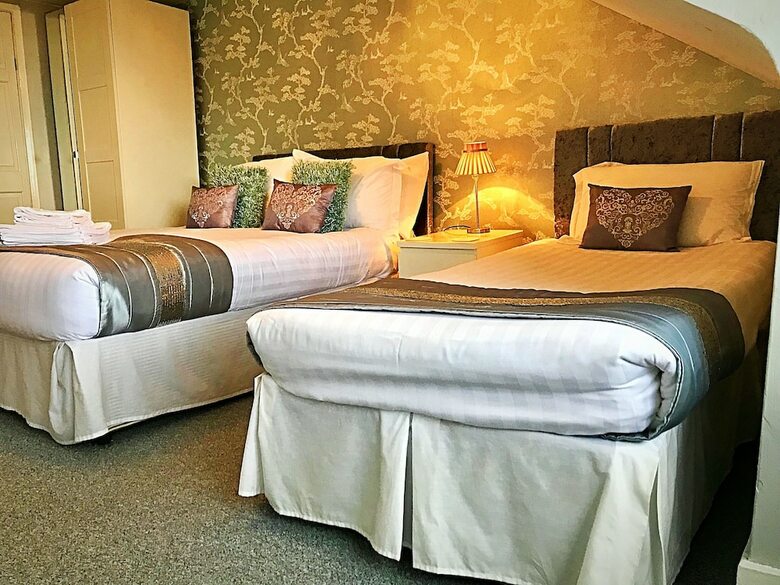Marina Court Hotel