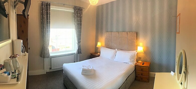Marina Court Hotel