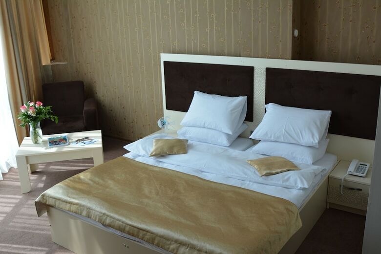Khaghani Center Hotel