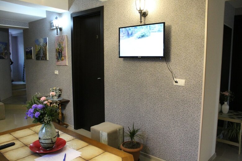 Hotel Guest House Poligloti
