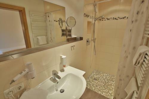 Hostal Pension Schweizerhaus Garni