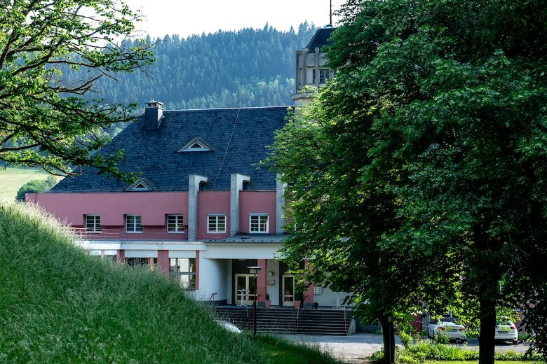 Haus Des Volkes - Das Bauhaushotel
