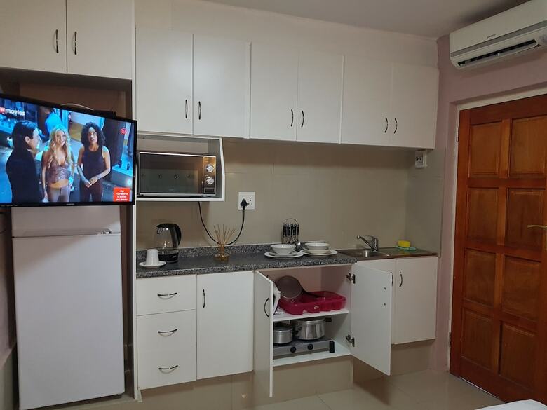 Hotel Rj's Guesthouse